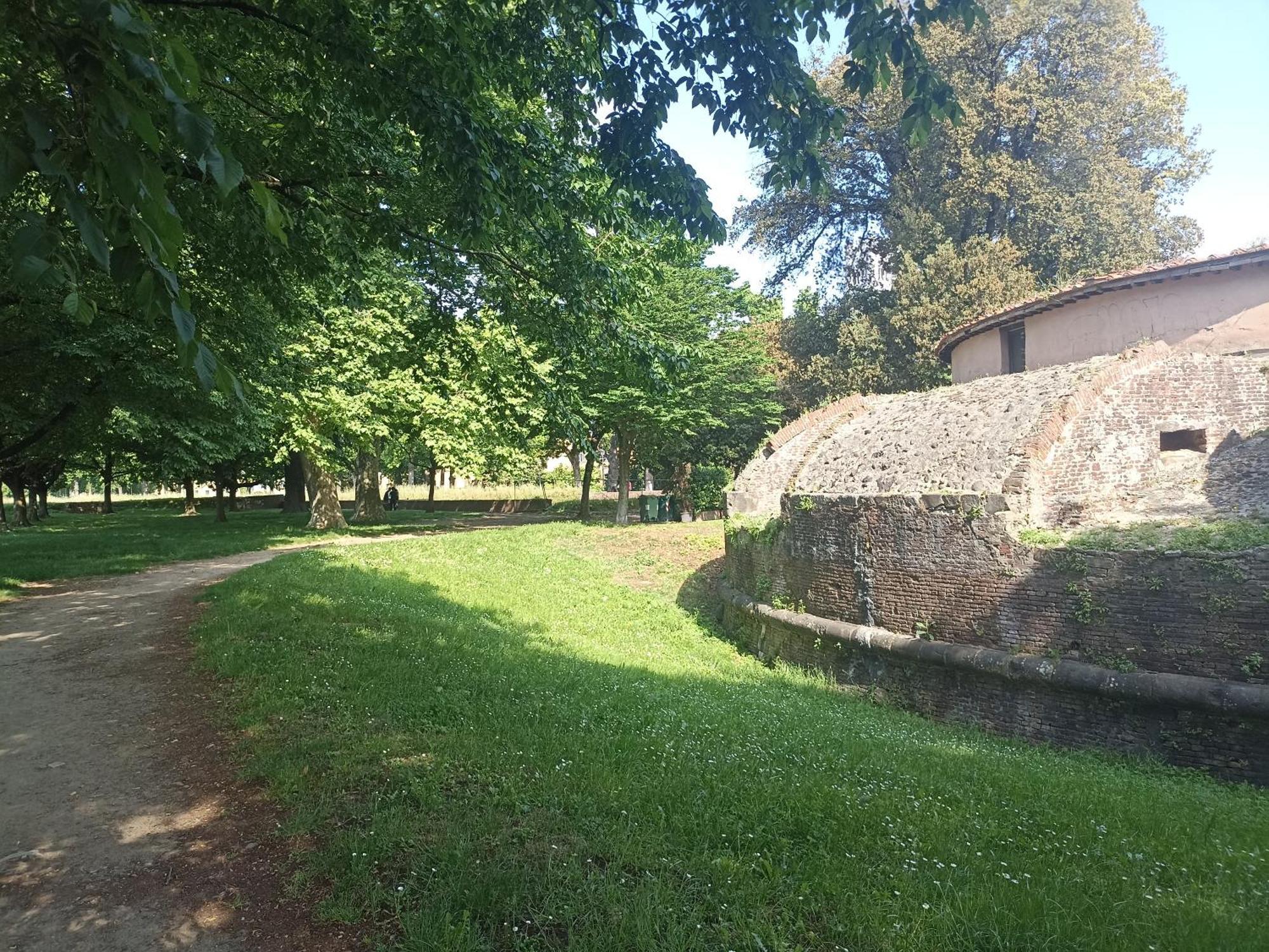 Gem In The City Center Of Lucca With Air Conditioning - Exclusive Ground Floor House Inside The Walls Close To Botanical Garden And Piazza San Martinoヴィラ エクステリア 写真